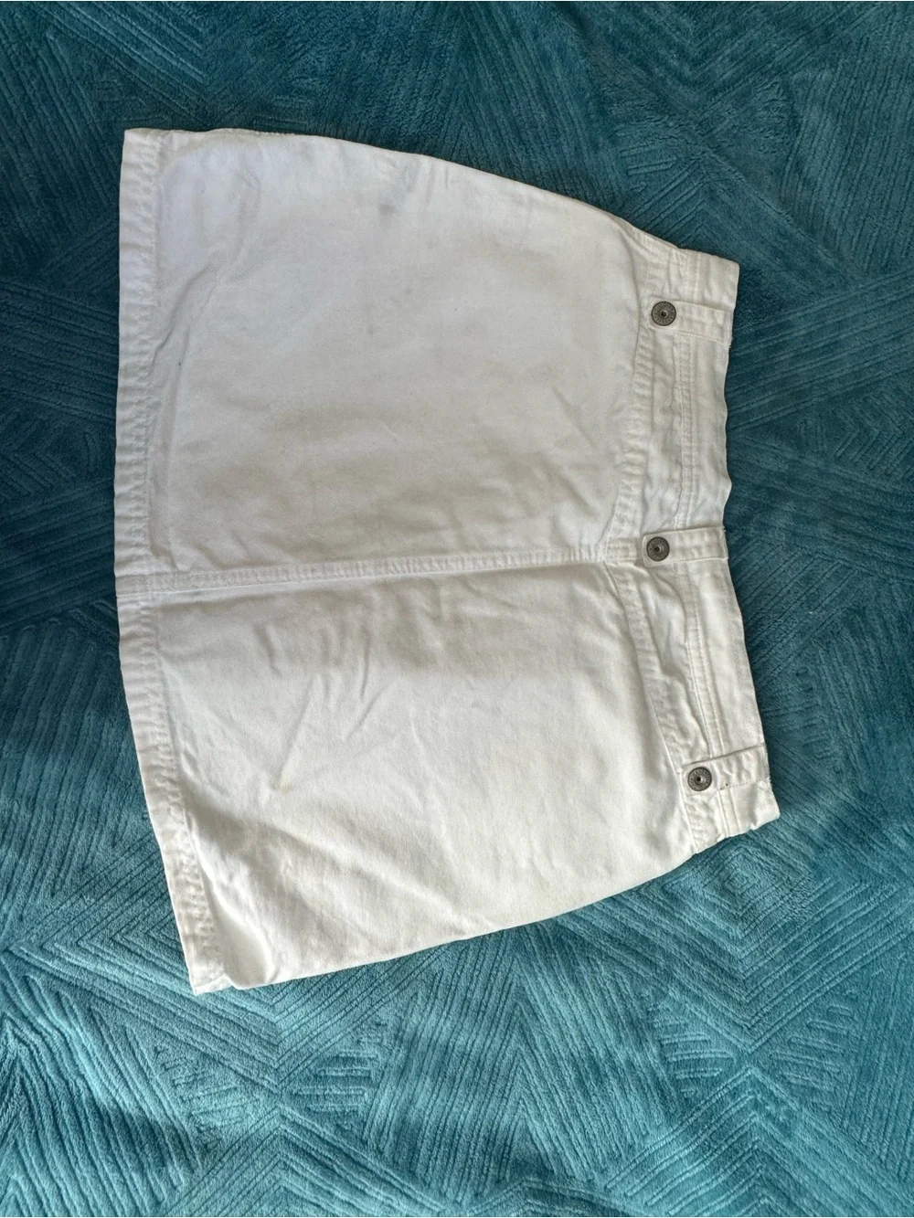 White Button-Front skirt with pockets